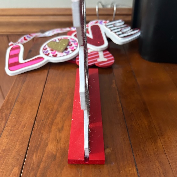 Four different wooden Valentines Day Decor - Picture 12 of 13